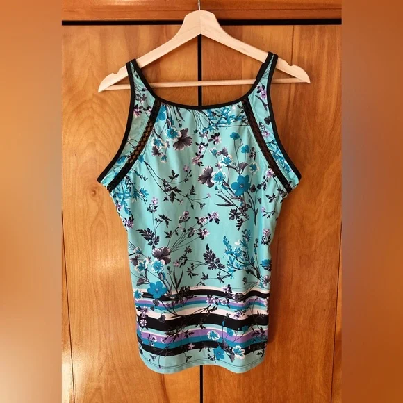🏖️ Floral Print High-Neck Tankini Top - Picture 2 of 9